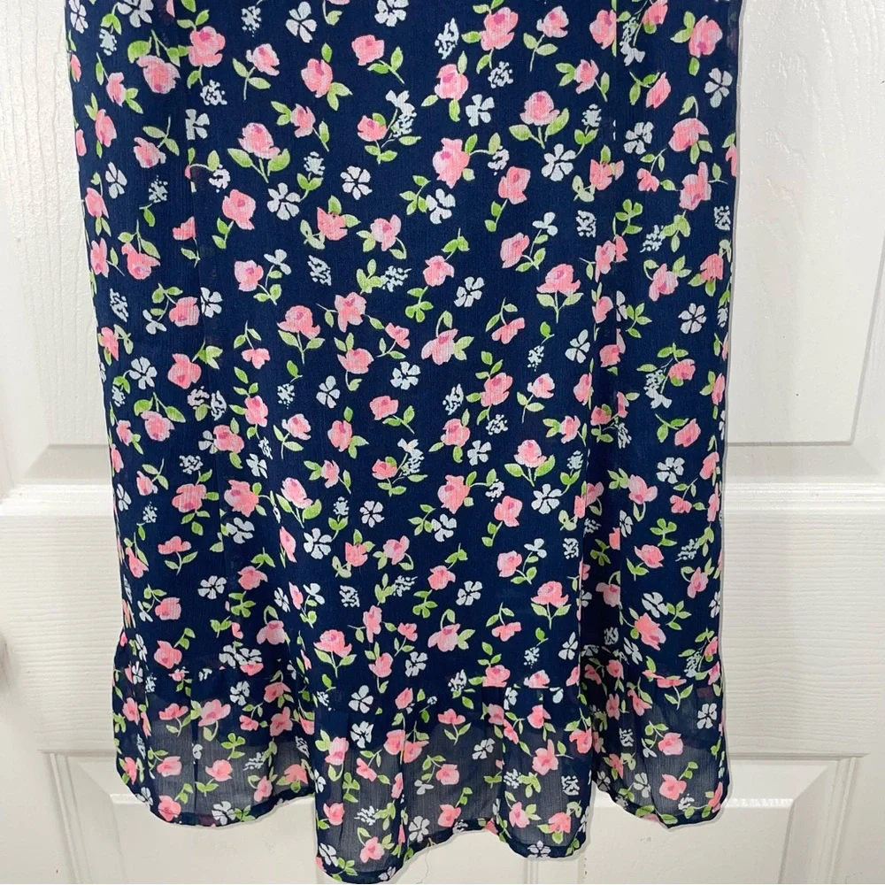 💥4/$20💥 - Abercrombie dress with roses - Picture 3 of 7
